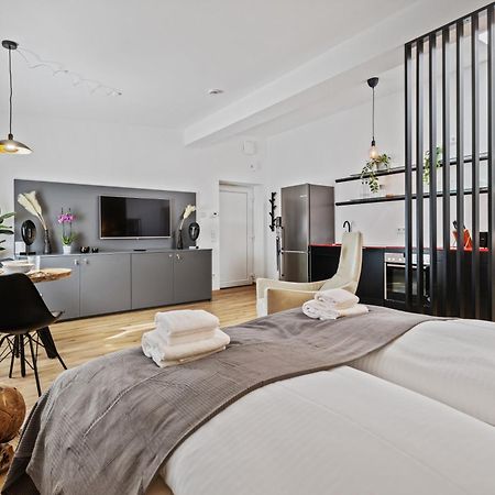 Stylish Tiny City House Аугсбург Экстерьер фото